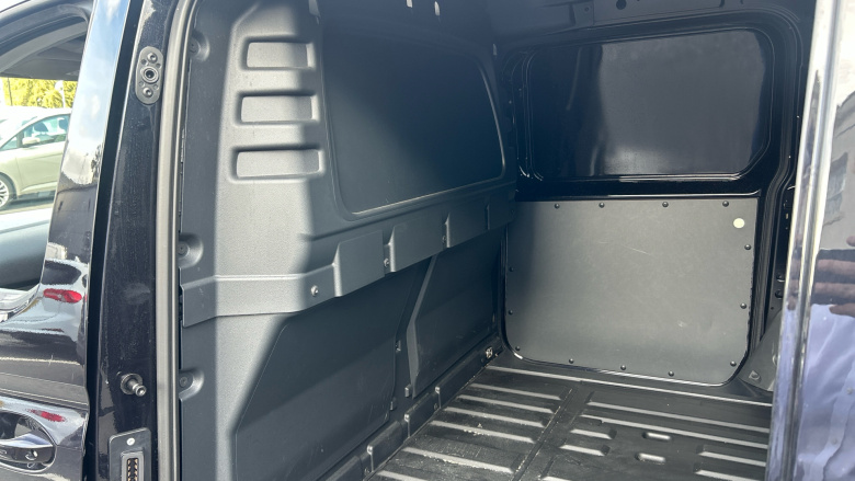 Ford Transit Connect 240 L2 Diesel 2.0 EcoBlue 122ps Limited Van Auto